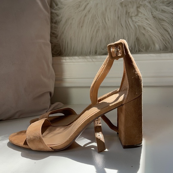 Banana Republic Heels - Picture 2 of 3